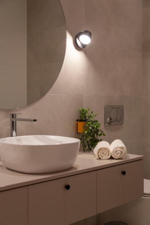 Luxurious Minimalist Residence With Sauna By Prestige Homes 부다페스트 외부 사진