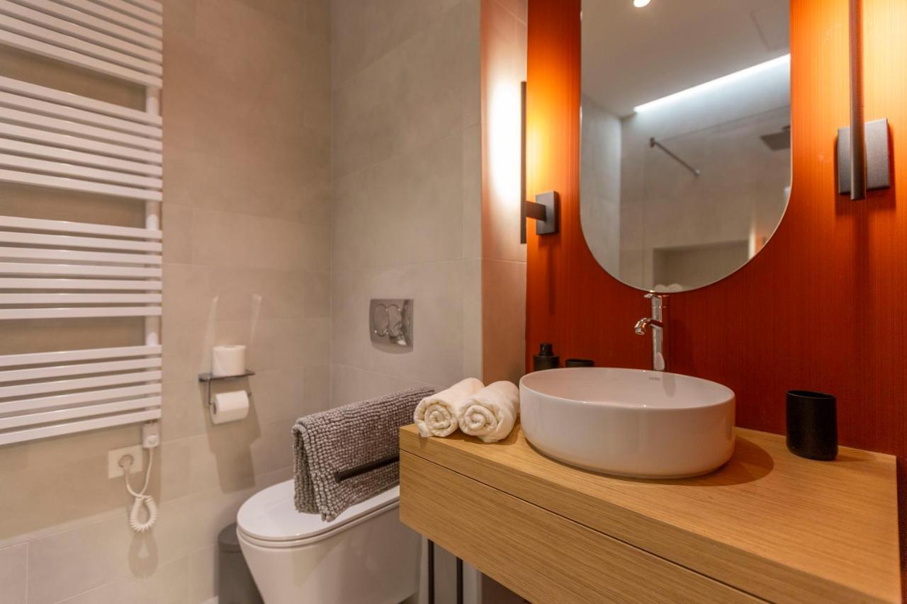 Luxurious Minimalist Residence With Sauna By Prestige Homes 부다페스트 외부 사진