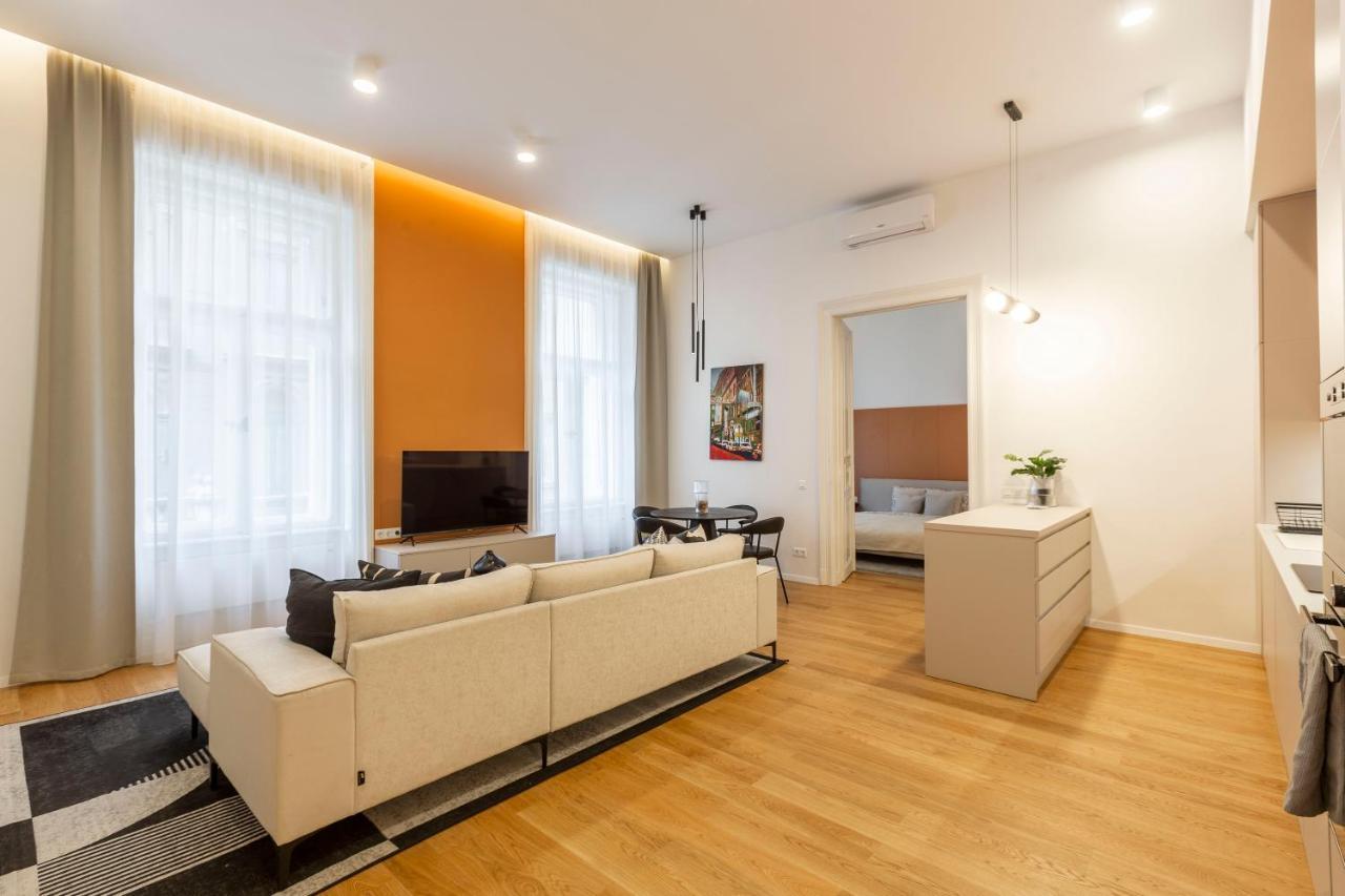 Luxurious Minimalist Residence With Sauna By Prestige Homes 부다페스트 외부 사진